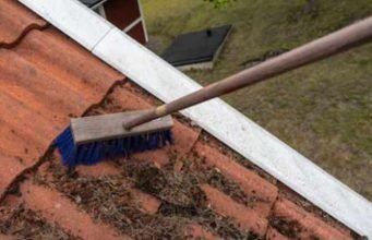 Roof Cleaning brushes/brooms: types, functions & how to choose the best
