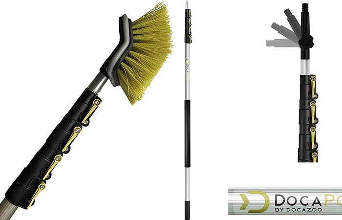 Telescopic roof brush for leaves and moss